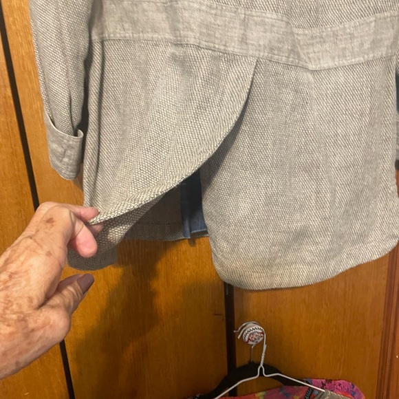 J Jill jacket tan with a green tint.  Comfortable roll up sleeves. Hemp and Yak - Picture 5 of 5